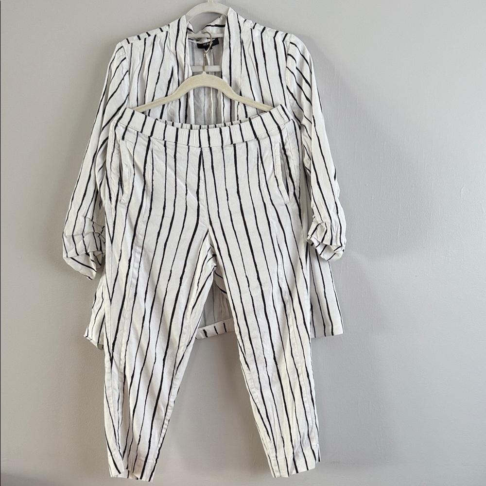 Jacket without fastening + 3/4 pants with elastic waist 15-20 size L